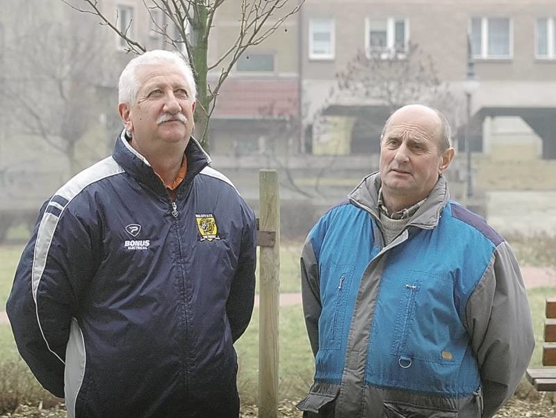 Henryk Czyrko (z prawej) zapewnia, że na zebraniu usłyszał wulgaryzmy pod swoim adresem. Jego słowa potwierdza Grzegorz Kalkowski.